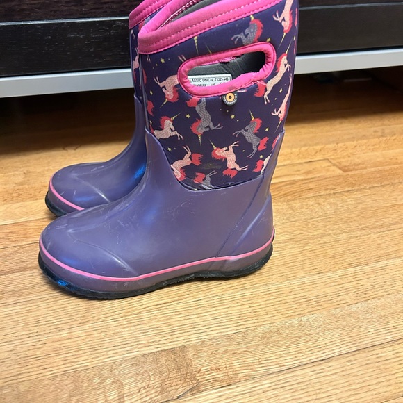 Girls size 2 BOGS winter boots - EUC - Picture 2 of 3